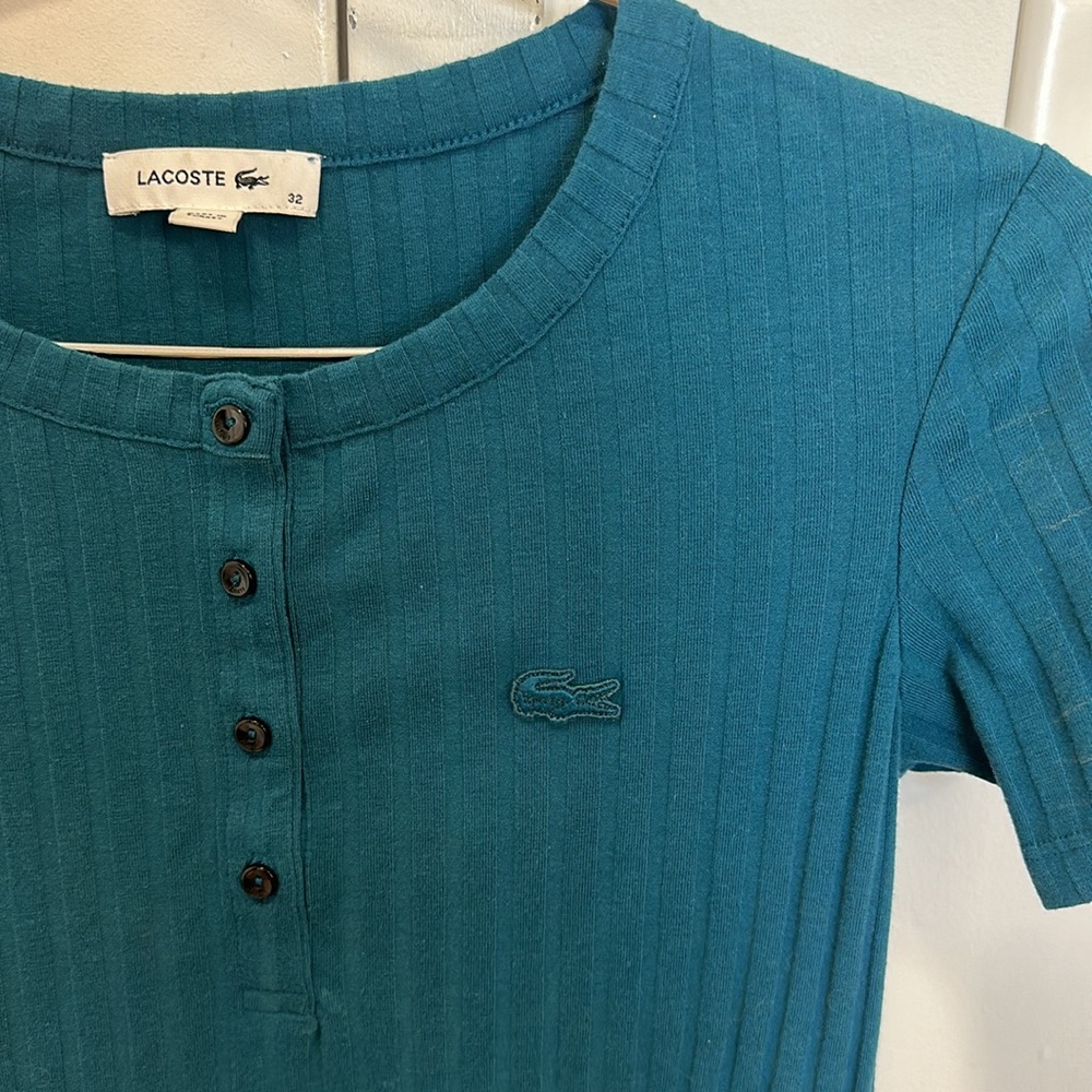 Lacoste Women's Buttoned Ribbed Crew Neck Ribbed Knit Tshirt in Size 32